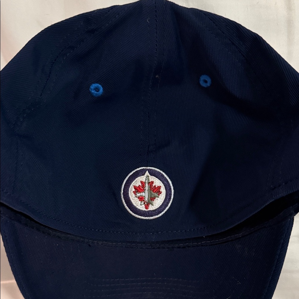 Reebok Dark Blue Winnipeg Jets Fitted Embroidered Emblem Hat - Picture 2 of 4